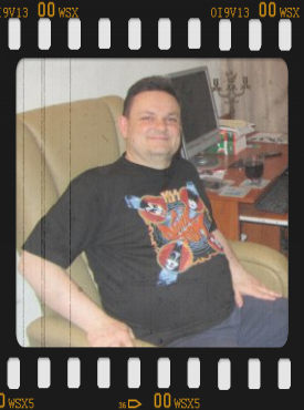 Piotr Alfred Gindrich is wearing a KISS T-shirt